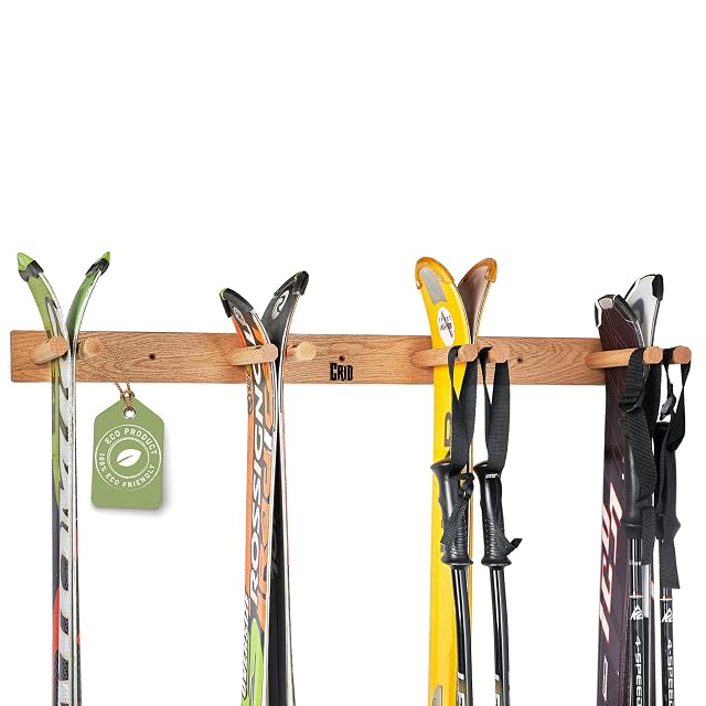 Râtelier mural à skis en chêne CRID portant quatre paires de skis